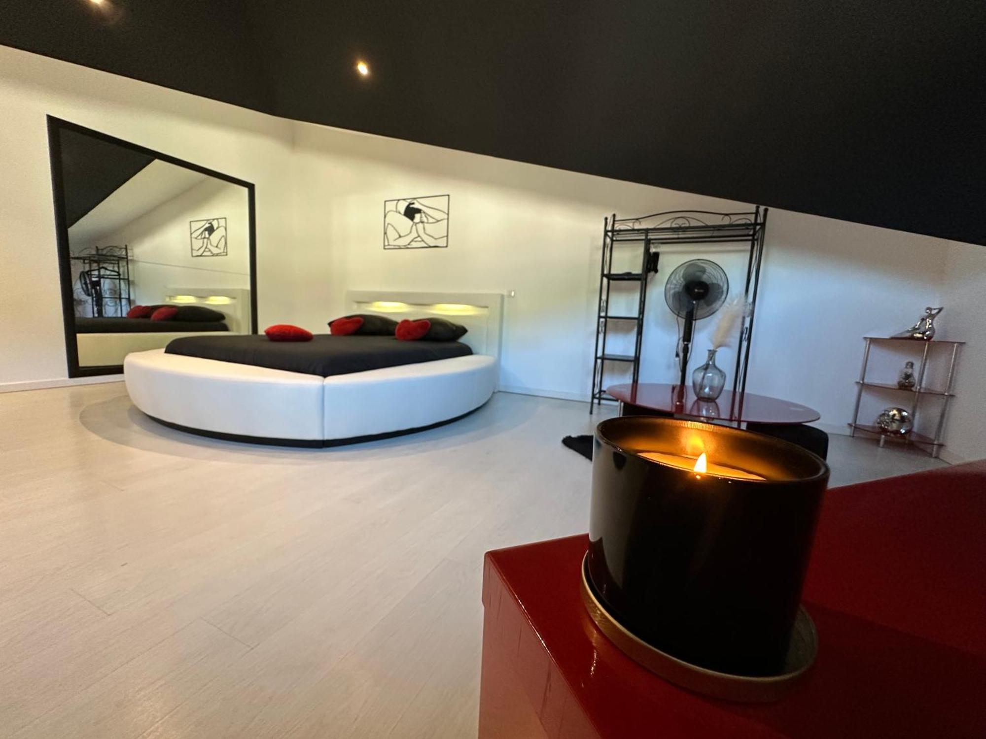 Love Room La Creche Romantique Bogny-sur-Meuse Zewnętrze zdjęcie